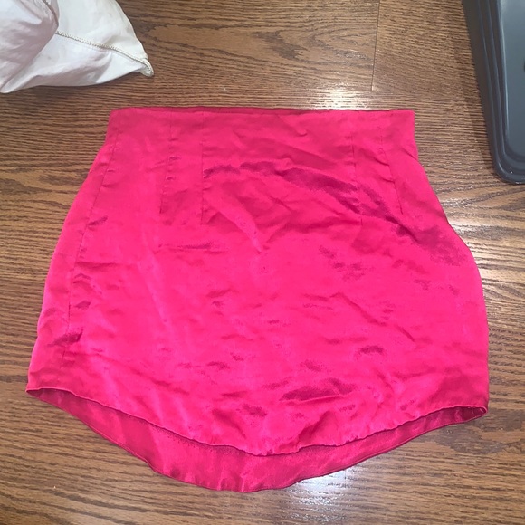 Zara Dresses & Skirts - pink skirt